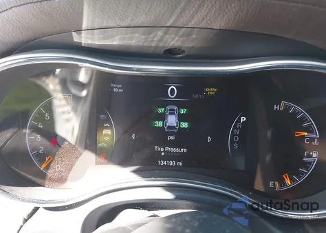 2015 Jeep Grand Cherokee Overland z USA, uszkodzony, nr VIN 1C4RJFCG1FC941352